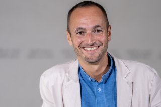 "Très motivé à continuer", le socialiste Mathias Reynard est "à la disposition de son parti" pour briguer un deuxième mandat au sein du gouvernement valaisan (archives). KEYSTONE/ETIENNE BORNET